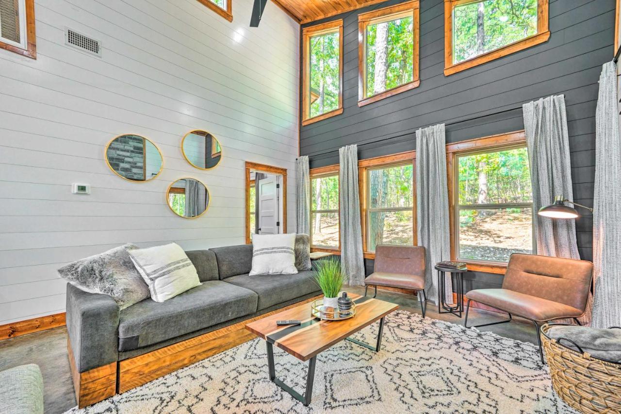 Chic Broken Bow Cabin With Hot Tub And Gas Grill! Eksteriør billede