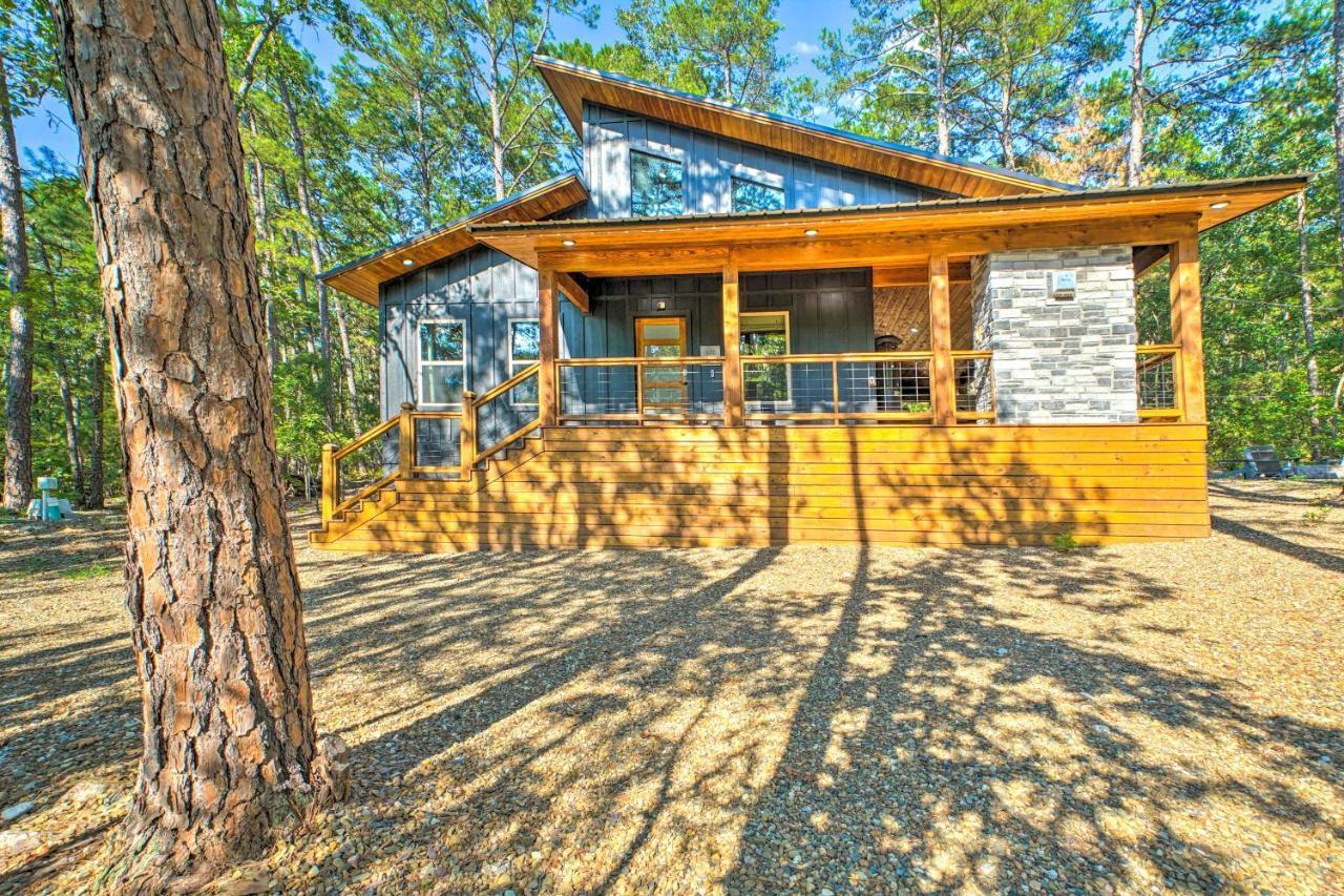 Chic Broken Bow Cabin With Hot Tub And Gas Grill! Eksteriør billede