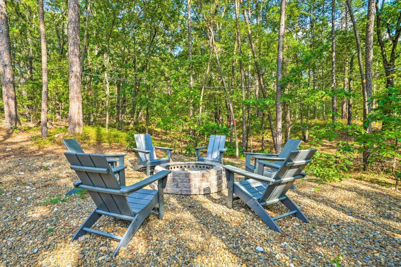 Chic Broken Bow Cabin With Hot Tub And Gas Grill! Eksteriør billede